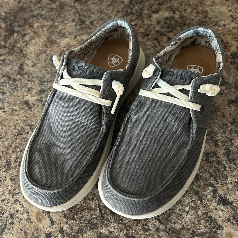 Ariat Women's Hilo Washed Black Slip-on size 5.5